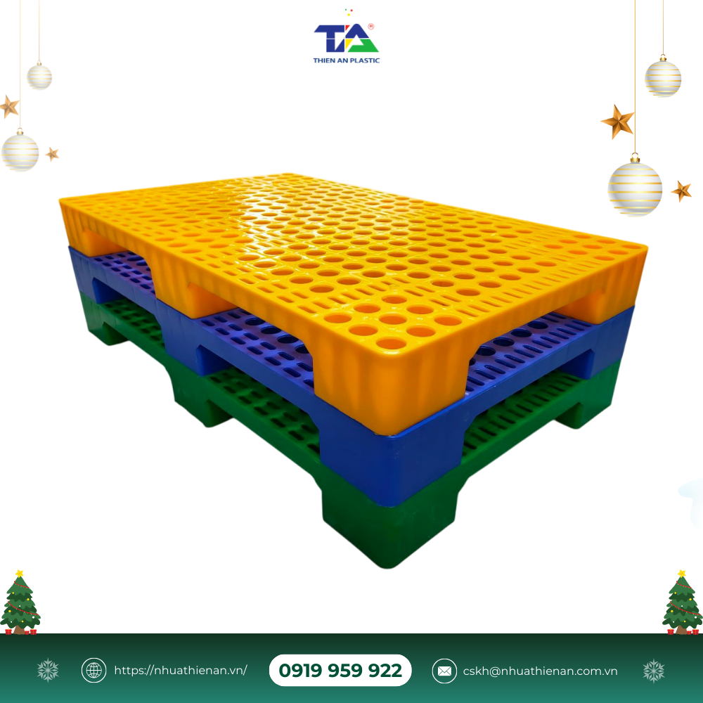 Pallet nhựa lót sàn được làm từ HDPE nguyên sinh, chịu lực tốt, không cong vênh, không bị mối mọt hay gỉ sét